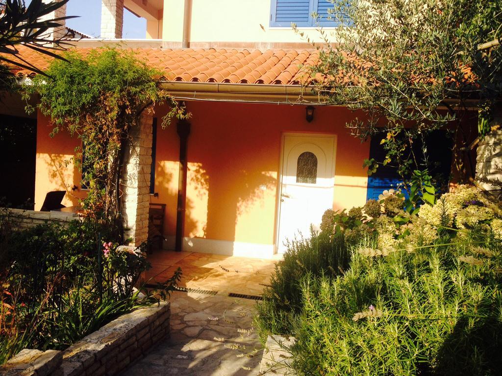 Goga Apartments Pola Esterno foto